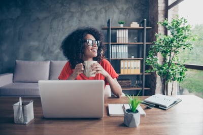 Lady_Desk_Coffee_Laptop
