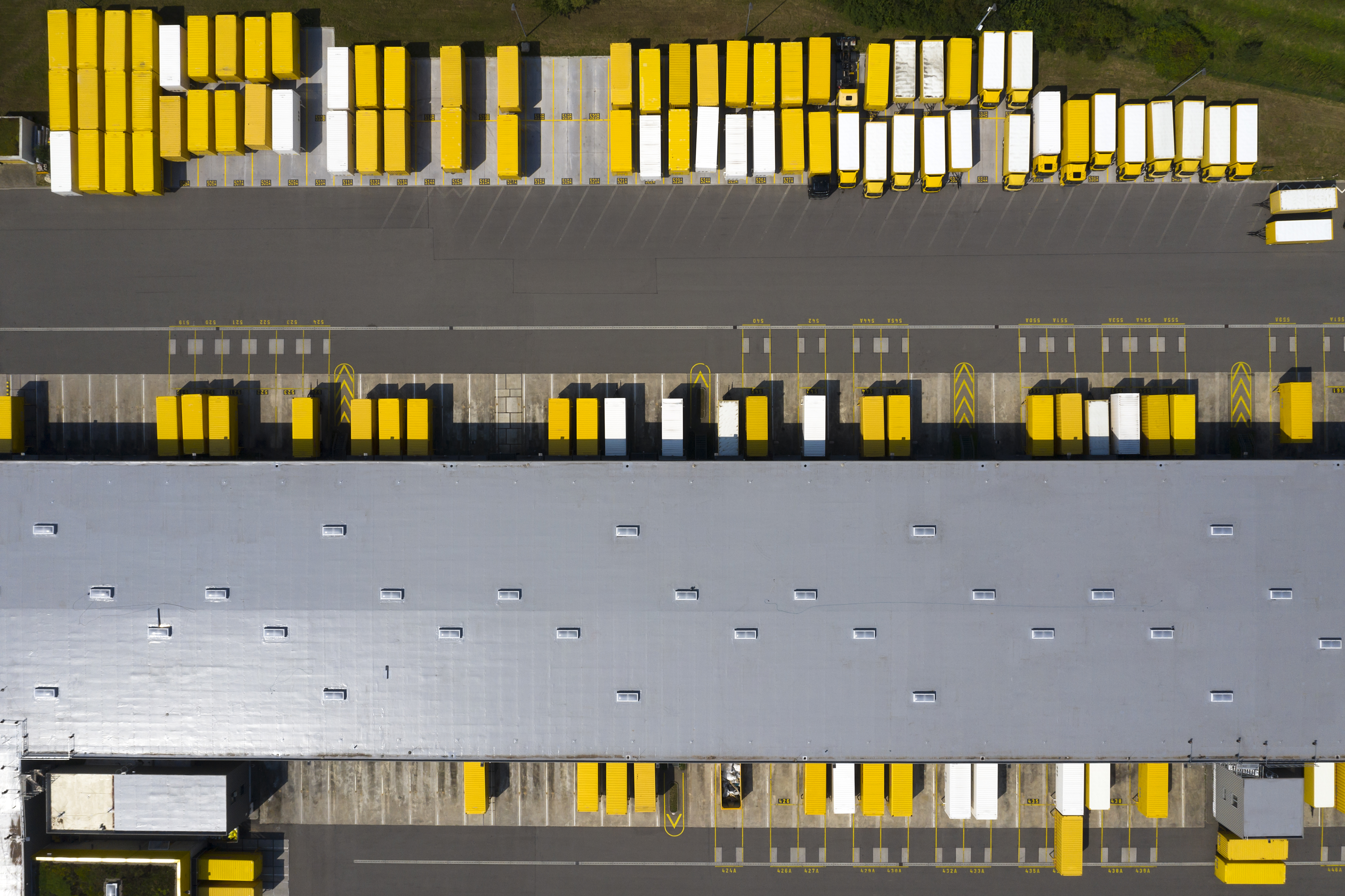 logistics-yellow-containers